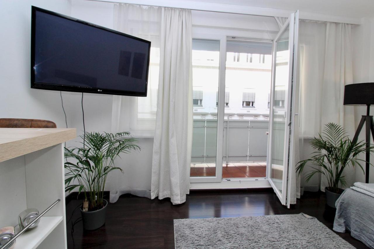Balcony - Next To Opera Apartamento Viena